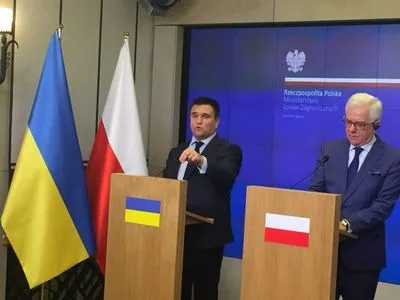 Україна та Польща домовились про те, як рухатимуться вперед щодо історичних суперечок