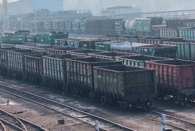 Перевозки грузов по железной дороге в январе-сентябре упали на 4,3%