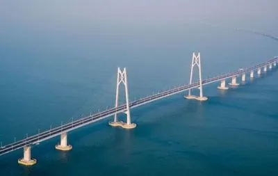 У Китаї відкрили найдовший у світі морський міст