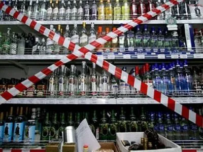 У Києві за годину вступить в силу заборона на нічну торгівлю алкоголем