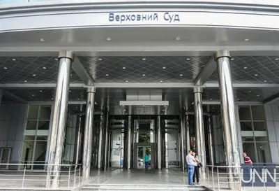 Суд остановил производство по иску Аксенова к Порошенко