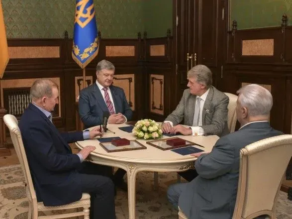 chotiri-prezidenti-ukrayini-proveli-zustrich