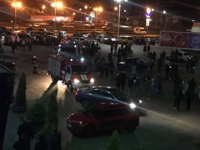 В Житомире пожар в крупнейшем торговом центре - людей эвакуировали