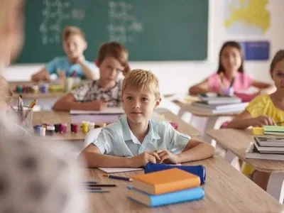 Каждая третья школа в Украине работает с нарушением санитарных норм