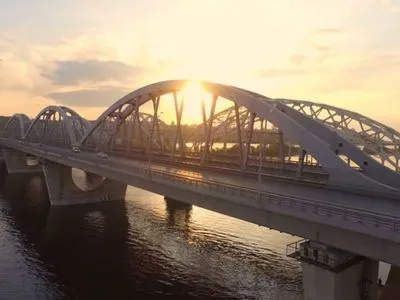 Из-за съемок клипа в Киеве перекрыли Дарницкий мост