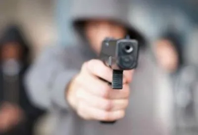 В Запорожье злоумышленник, пытаясь сбежать, обстрелял полицейских