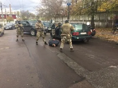 Злоумышленников, которые подделывали документы Украины и ЕС, задержали в Житомире
