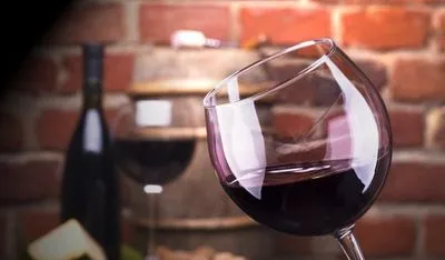 Красное вино замедляет старение мозга - ученые