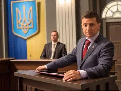 У Зеленского и Вакарчука больше доверия украинцев, чем у действующих политиков - политолог