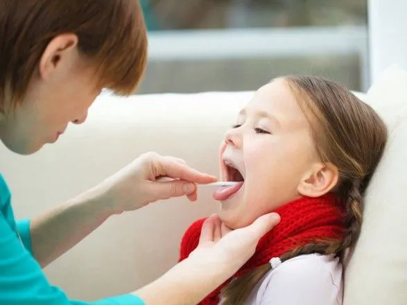 Медики розповіли, як захистити від грипу дітей