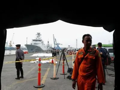 На месте авиакатастрофы в Индонезии обнаружили останки 10 погибших