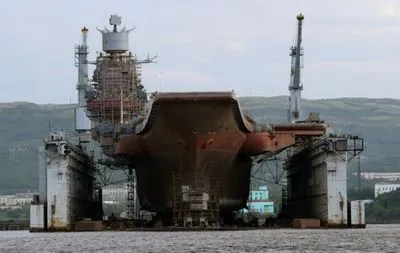 У Мурманську затонув плавучий док російського авіаносця “Адмірал Кузнєцов”, є постраждалі