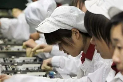 Производителя Apple Watch обвинили в нелегальном использовании труда старшеклассников