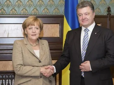 Меркель обсудит в Киеве с президентом Украины минские соглашения и двусторонние отношения