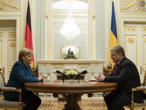 Порошенко назвав ключову тему переговорів з Меркель