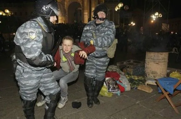Двое бывших милиционеров ответят в суде за избиение студентов Евромайдана