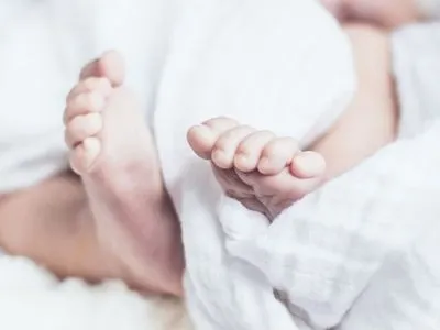 Мати задушила немовля, яке плакало і заважало спати