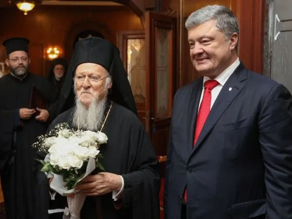 poroshenko-zustrivsya-z-vselenskim-patriarkhom-u-stambuli