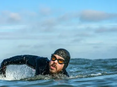 Росс Еджлі став першою людиною, пропливши навколо острова Велика Британія