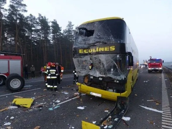 Українців немає серед постраждалих у ДТП з автобусом у Польщі