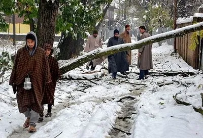 Часть Индии впервые за 10 лет засыпало снегом
