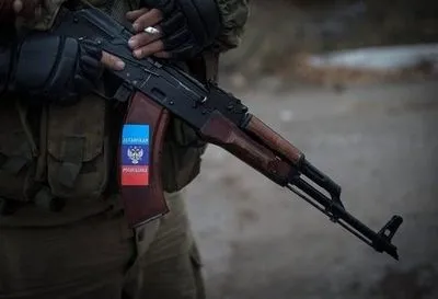 Бойовики на Донбасі підсилюють власні укріпленя меблями мирних жителів