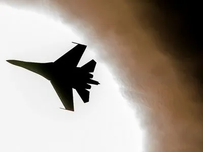 ВВС США опубликовали видео перехват российским Су-27 американского самолета