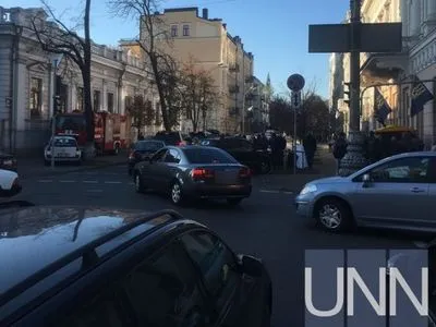 Водители на евробляхах заблокировали центр Киева
