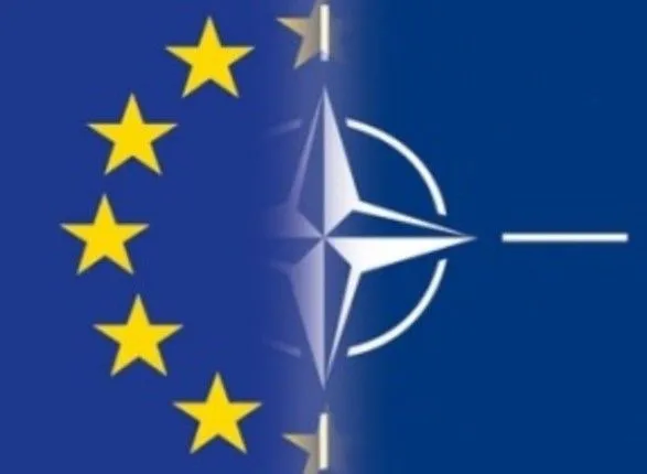 КСУ начал рассмотрение изменений в Конституцию относительно интеграции в ЕС и НАТО