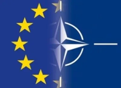 КСУ розпочав розгляд змін до Конституції щодо інтеграції в ЄС і НАТО