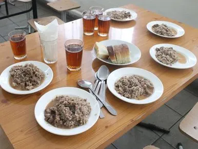 Школьники в Харьковской области остались без обедов из-за поставщика
