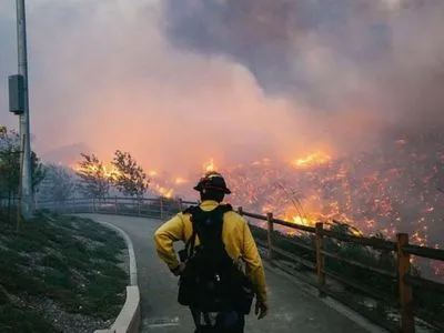 Associated Press Жертвами лесного пожара в Калифорнии стали пять человек