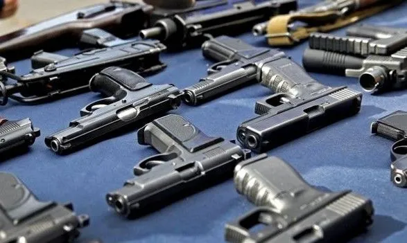 В Украине в незаконном обороте более 3 млн единиц оружия - Луценко