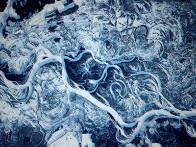 Засніжений і дикий: у NASA показали вид на Дніпро з космосу