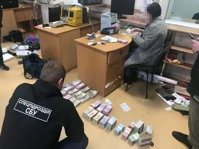 Мільйонний "конверт" пересилав гроші до РФ через офшори