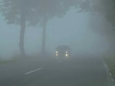 Киев в тумане: видимость на дорогах 200-500 м