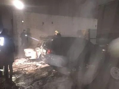 Одна легковушка сгорела и еще четыре повреждены в Днепре