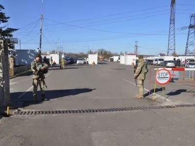 За добу через КПВВ на Донбасі прослідувало майже 35 тис. осіб