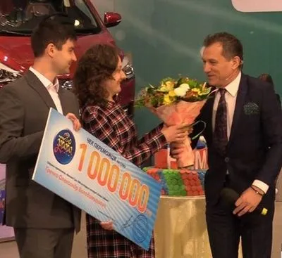 Переможець "Лото-Забава" витратить виграний в лотерею мільйон на доньку