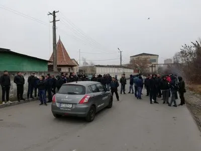 Владельцы "евроблях" подожгли шины у таможни в Ивано-Франковске