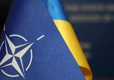 Вступление в НАТО поддерживает 40% украинцев, против - 36%
