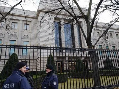 СМИ: территорию возле посольства России в Берлине окружили из-за подозрительного предмета