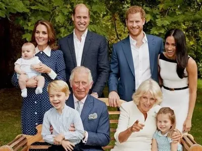 К юбилею принца Чарльза опубликовали семейные фото без Елизаветы II