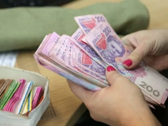 В Україні 75% компаній виплачують офіційну зарплату до 4 тисяч грн