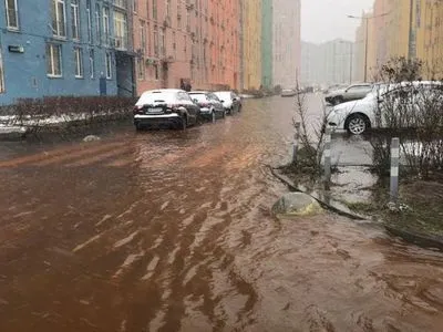 В Киеве затопило дворы одного из жилых комплексов