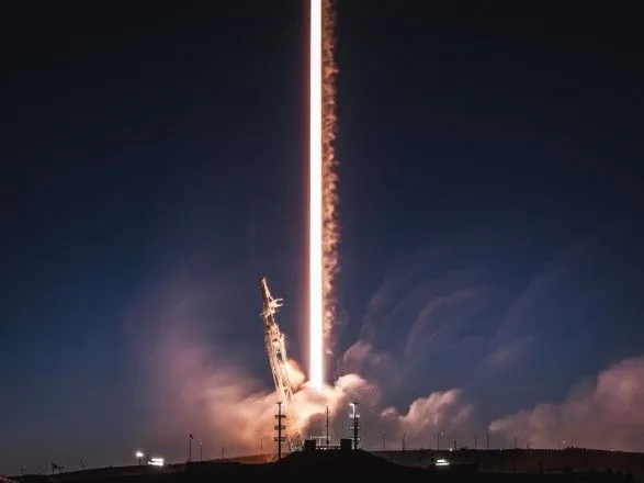 SpaceX осуществила посадку первой ступени ракеты Falcon 9 на морскую платформу