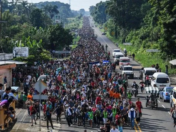 AP: сотні людей з "каравану мігрантів" дісталися до мексикансько-американського кордону