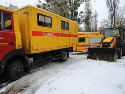 &quot;Киевтеплоэнерго&quot; оперативно устраняет последствия прорыва теплосети на улице Деловой