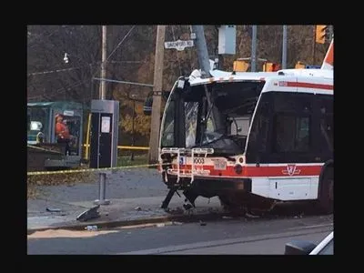 СМИ: в результате аварии рейсового автобуса в Торонто пострадали 25 человек