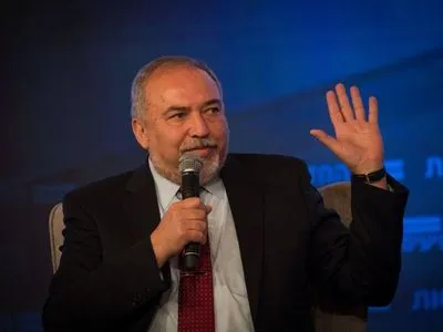 Министр обороны Израиля ушел в отставку, обвинив правительство в капитуляции перед террористами